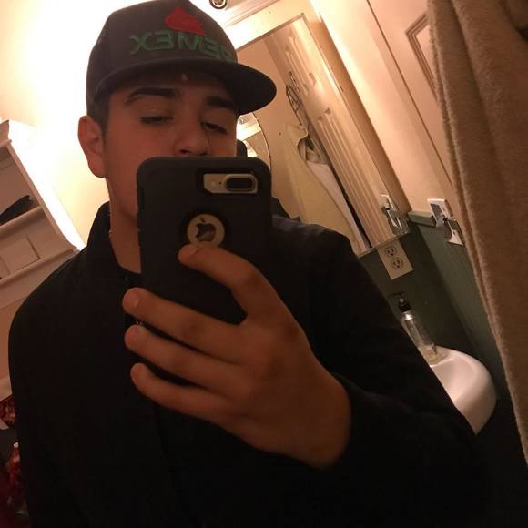 Meet your Posher, Fernando - Picture 1 of 1